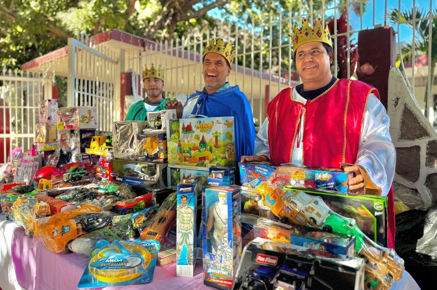 Celebran el tradicional Día de Reyes en la cabecera municipal de El Fuerte.