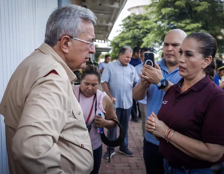 Rocha supervisa las afectaciones que dejó “Roslyn” en Escuinapa. 