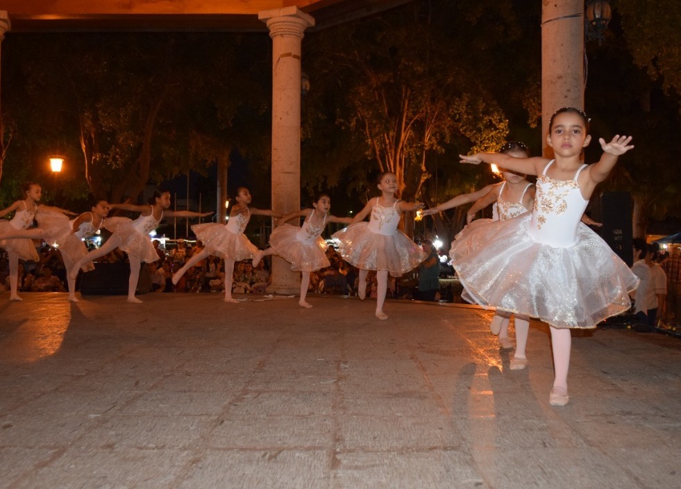  Debut de la Academia de Baile CS en Bohemia en la Plaza.