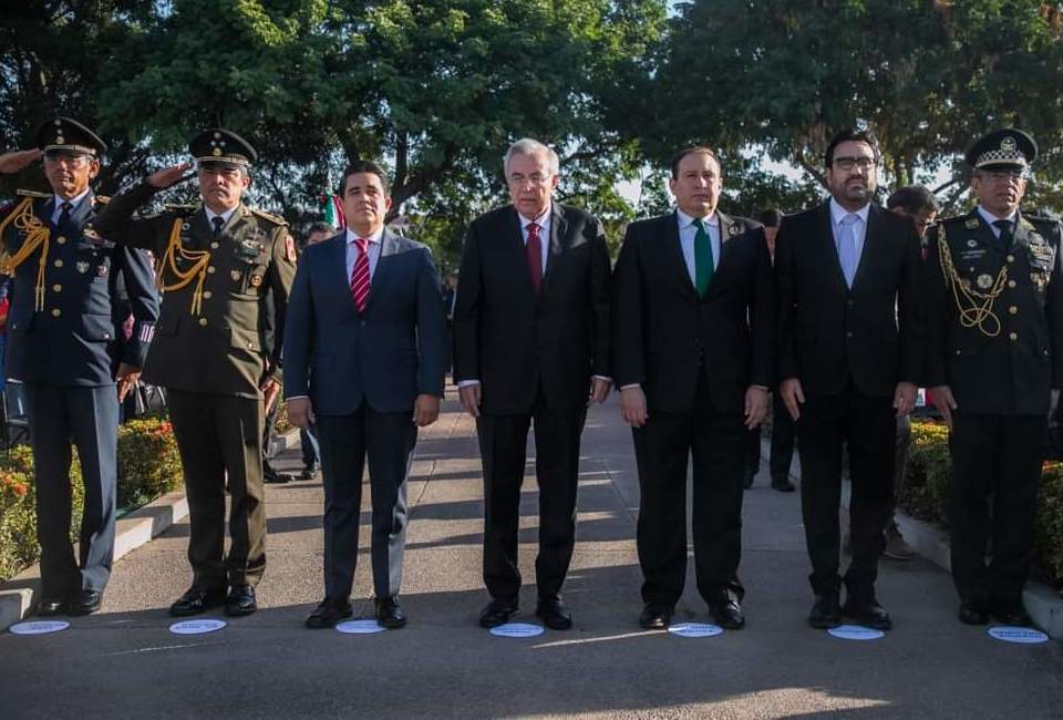 Encabeza el Gobernador Rubén Rocha ceremonia por el aniversario del Día de la Bandera.