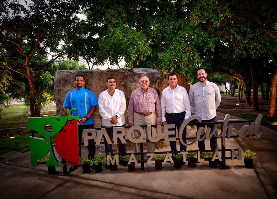 Inaugura Alcalde “Reino Animal” y "Fuentes Danzantes" en el Parque Central