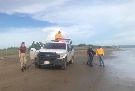  Protección civil del Municipio de AHOME realiza operativo de búsqueda en el Maviri por reporte del avistamiento de 3 cocodrilos