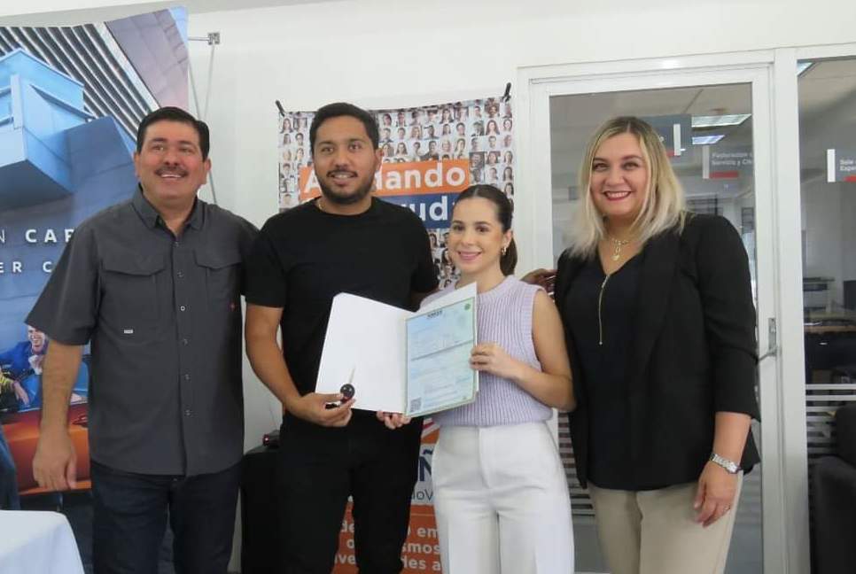 JAP Sinaloa y Grupo Nissan hacen entrega de los autos a los ganadores de la Rifa de la Filantropía 2023.