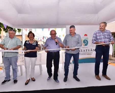 Químico Benítez entrega obras de pavimentación en Rincón de las Plazas y Francisco I. Madero.