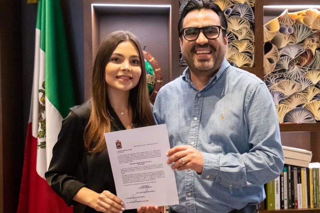  Juan de Dios Gámez toma protesta a Adalay Montoya como directora del Instituto MIA.