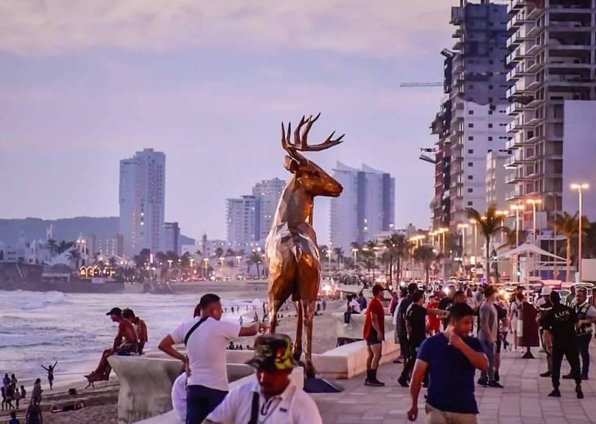   Se exhibe una imponente escultura de venado a partir del sábado en el malecón.