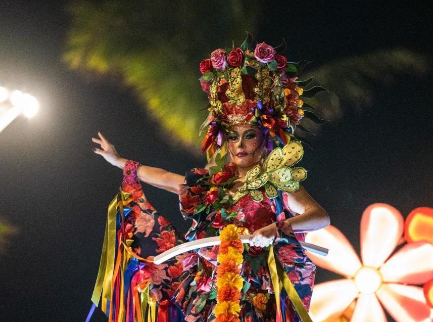 Desfile de Día de Muertos se vuelve una tradición en Mazatlán.