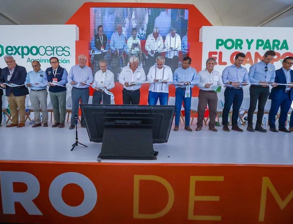 Rubén Rocha Moya inaugura la Expo Ceres 2023 en Los Mochis. 