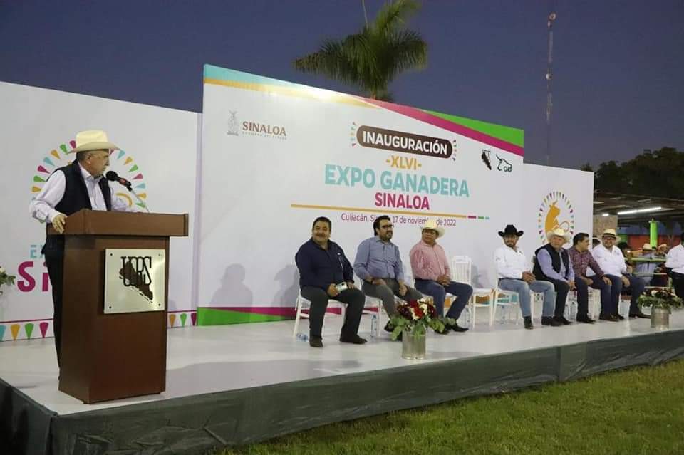 Inaugura Rocha Moya la Expo Ganadera Sinaloa 2022.