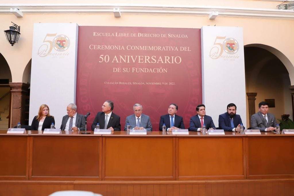 Rocha conmemora 50 aniversario de la Escuela Libre de Derecho de Sinaloa.