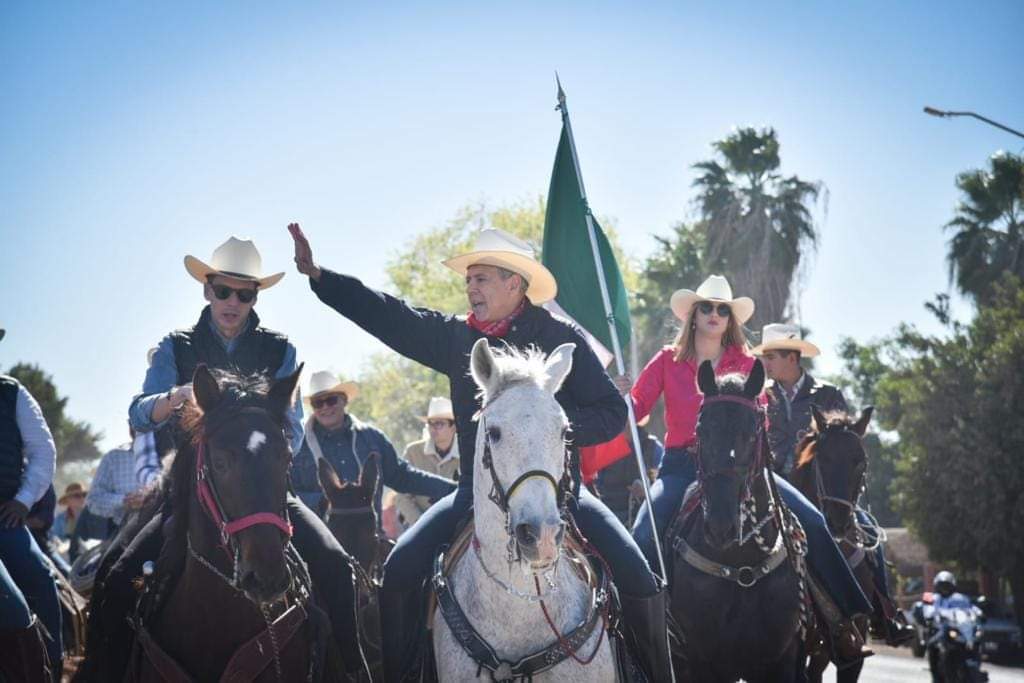 Encabeza Vargas Landeros primera cabalgata del 2023 en San José de Ahome.