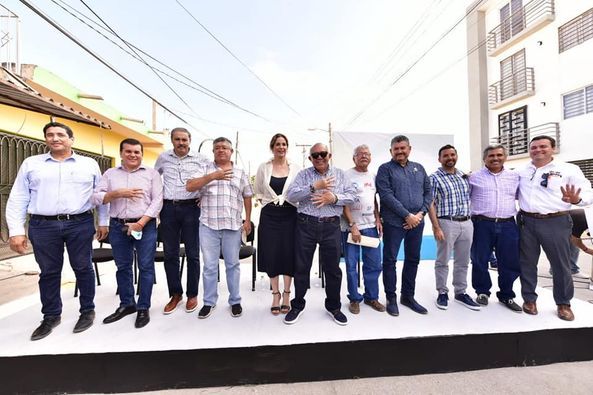 Alcalde de Mazatlán entrega obra de pavimentación en la Flores Magón por más de 3.4 MDP.      