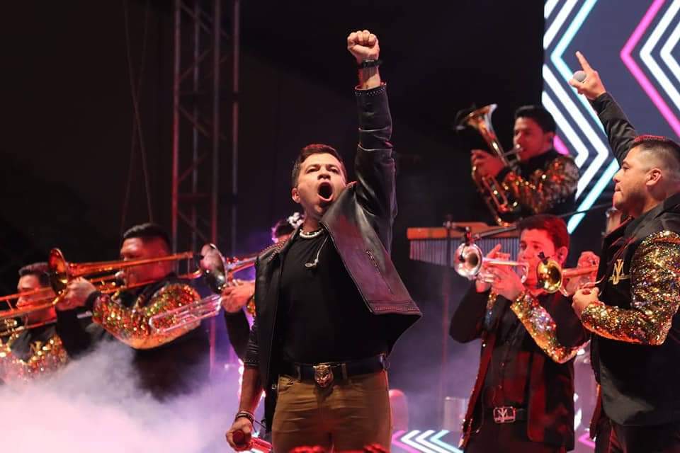 Regala Jorge Medina mágica noche musical en el Lunes de Carnaval.