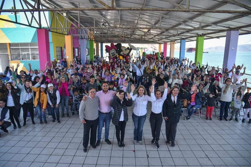 Ahomenses festejan el Día de la Familia en Topolobampo.