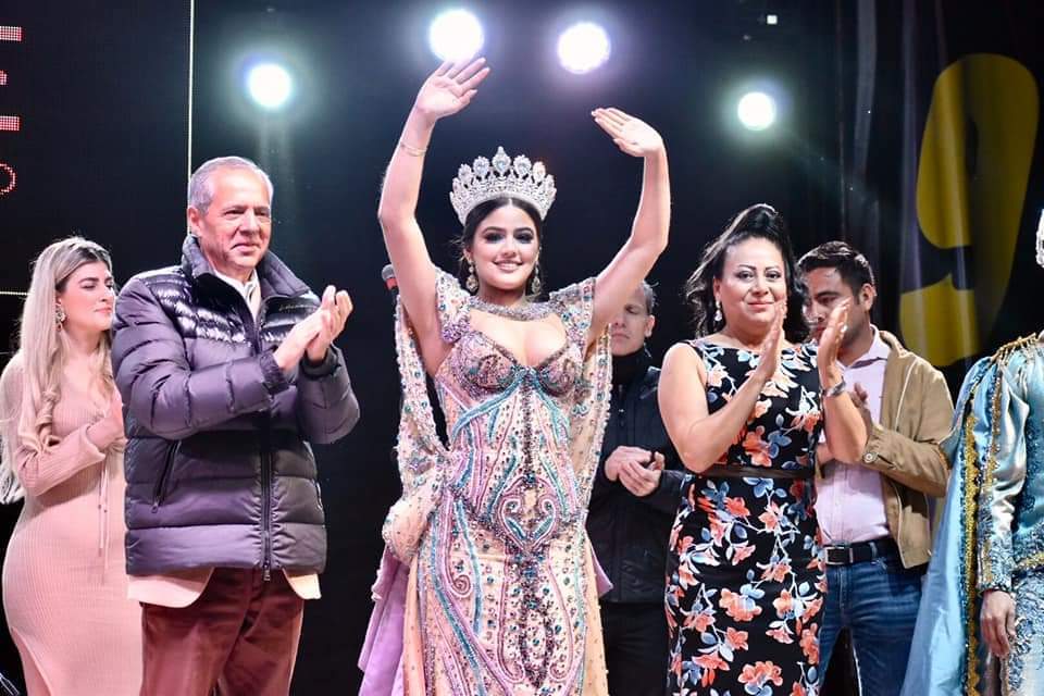 Coronan a Marian Aryenia Durán Gámez como Reina de Carnaval Topolobampo 2023.