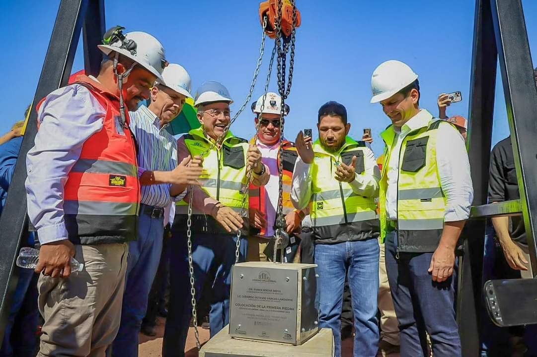    El Gobernador, Rubén Rocha coloca la primera piedra de Ciudad Millennial en Los Mochis.