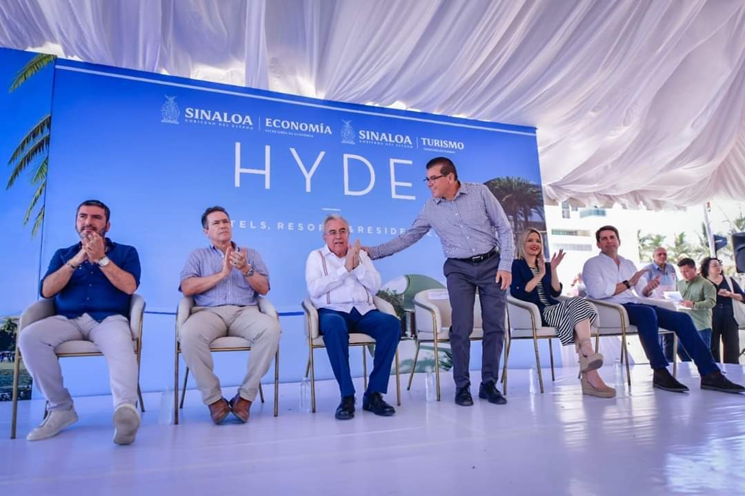 Rubén Rocha Moya coloca la primera piedra del hotel Hyde en Mazatlán.
