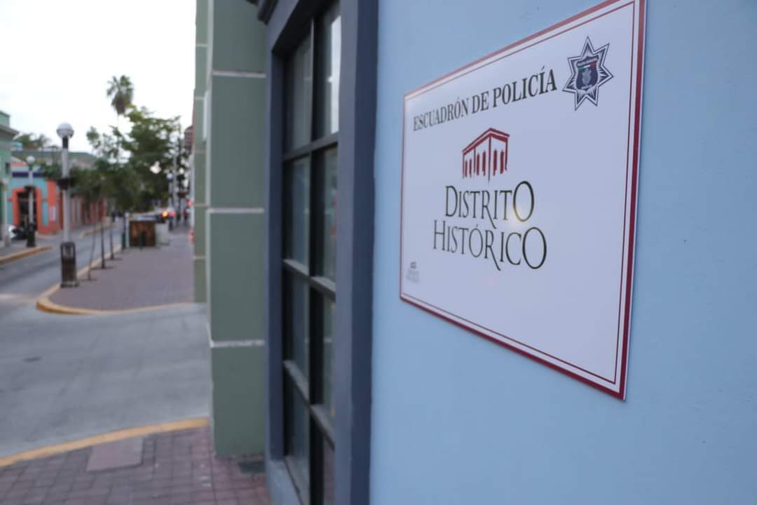 Policías asignados a Centro Histórico reciben capacitación sobre Reglamento Ambiental.