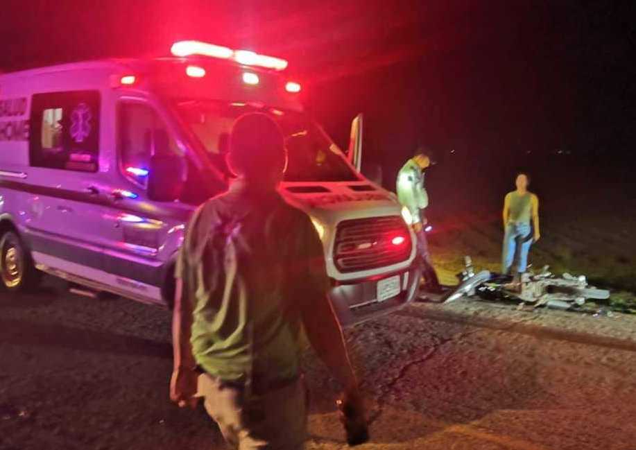  Dos adolescentes resultaron lesionados en un "choque" entre una moto y un caballo en la carretera a Ohuira.