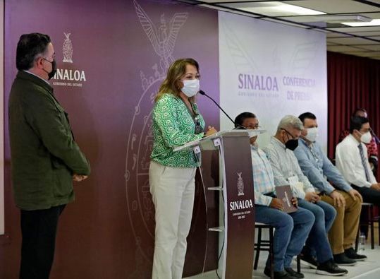 Sistema DIF Sinaloa atiende a damnificados por lluvias. 
