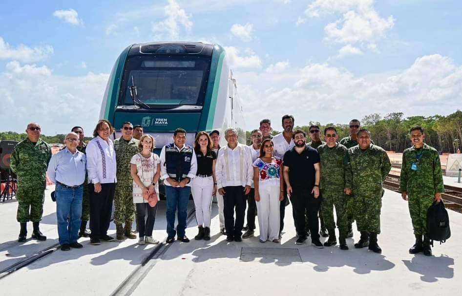 Llegaron los primeros vagones del Tren Maya a Cancún.