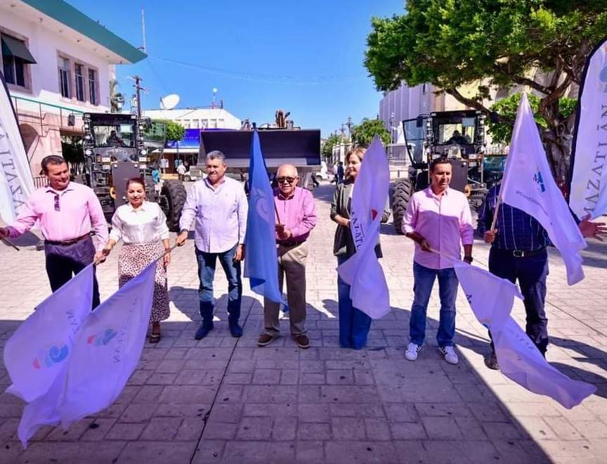 Obras Públicas recibe maquinaria para mejorar calles y avenidas de la ciudad. 