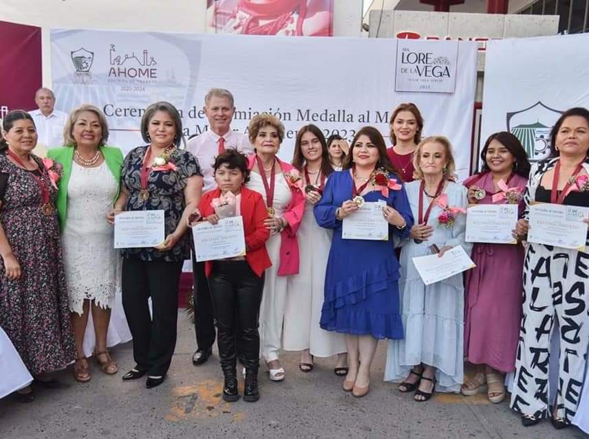 Distinguidas mujeres ahomenses reciben la “Medalla Lore de la Vega” 2023, por su buen desempeño ante la sociedad.