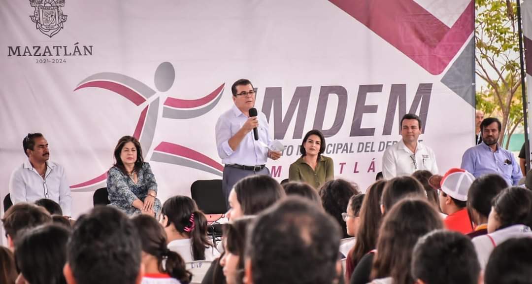 El Presidente Municipal, Edgar González, dió el banderazo de arranque a la Olimpiada Deportiva Estudiantil 2023.