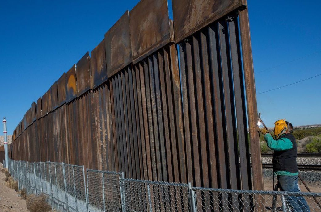           Inicia construcción de muro de Trump pese a oposición tribal