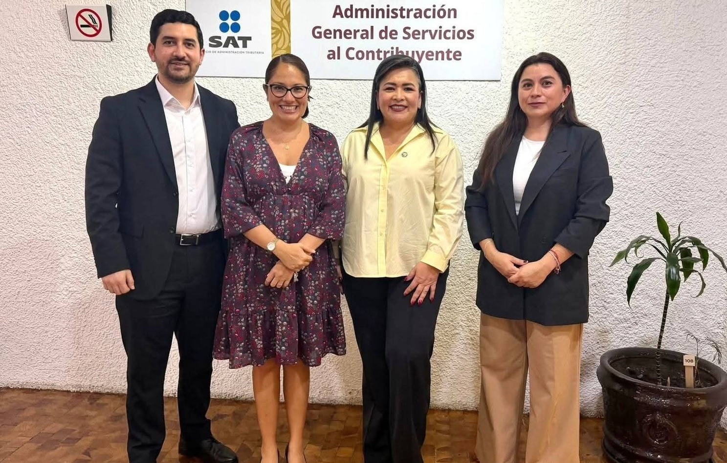       Ana Ayala logra la reactivación de servicios del SAT para personas morales en Los Mochis.