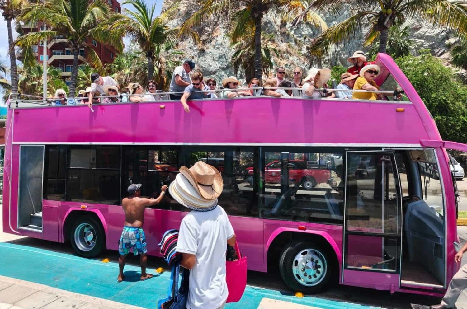       Recibe Mazatlán este lunes a más de 3,700 visitantes de crucero
