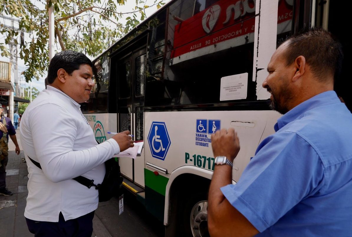 Realizan inspectores operativo de verificación de unidades de transporte urbano, para mejorar el servicio