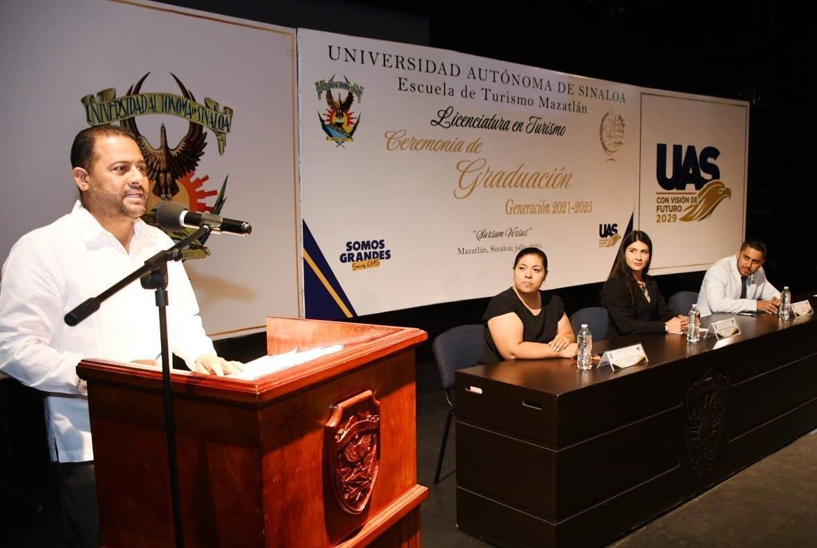  Se gradúan 63 estudiantes de la Escuela de Turismo de la UAS.   