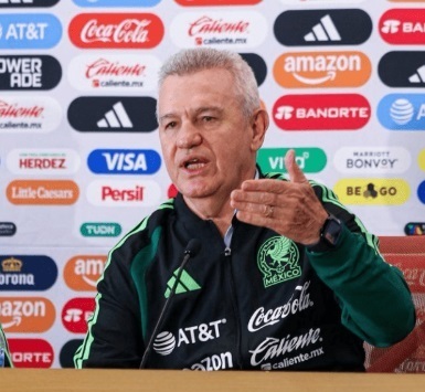 Reafirma Javier Aguirre postura: 'el que no venga está fuera'