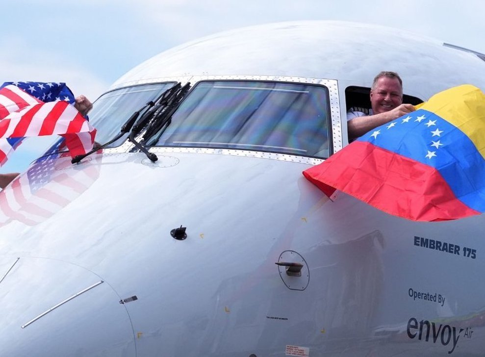      Reanudan vuelos directos entre EUA y Venezuela tras siete años