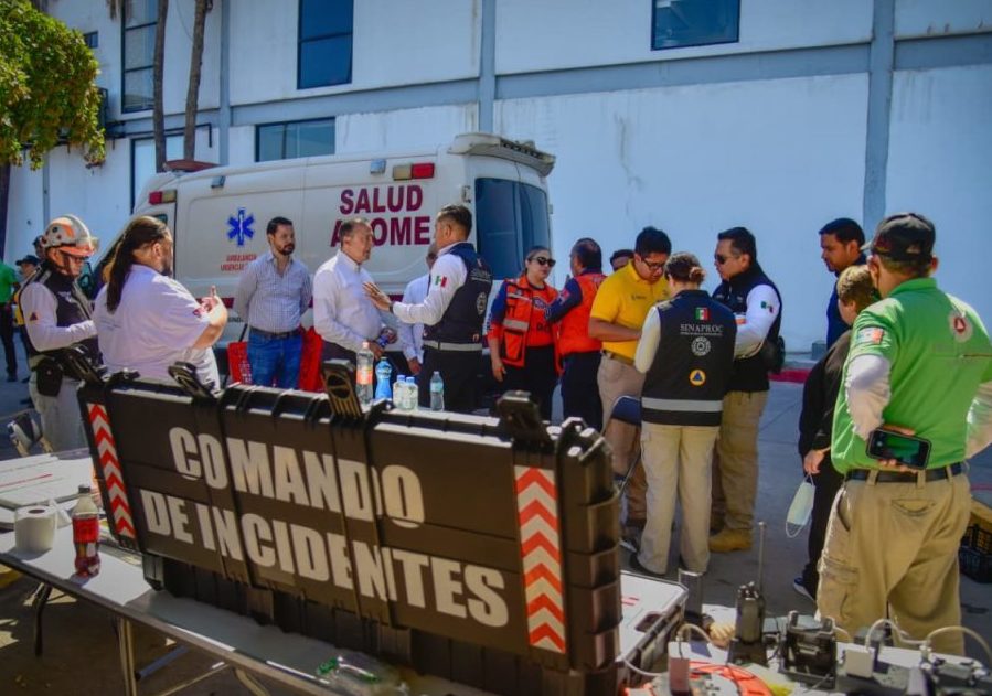 Reconoce Protección Civil coordinación y apoyo ciudadano durante labores de rescate por incendio en Los Mochis.