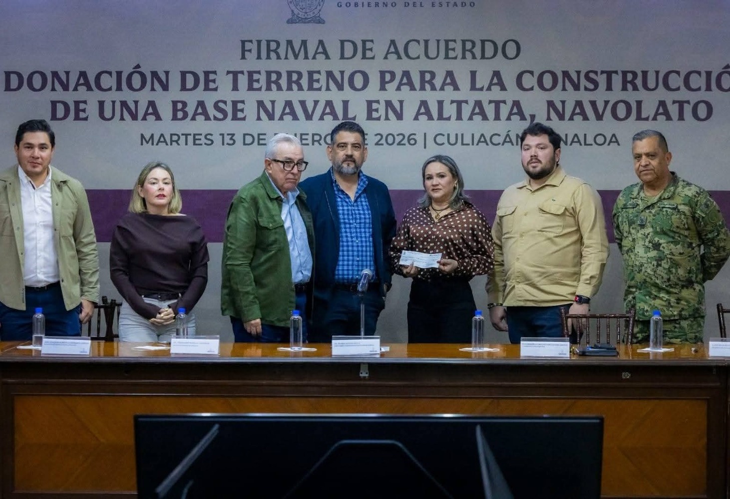     Dona Gobierno del Estado terreno adicional en Nuevo Altata para la construcción de un Sector Naval de la Secretaría de Marina.                              