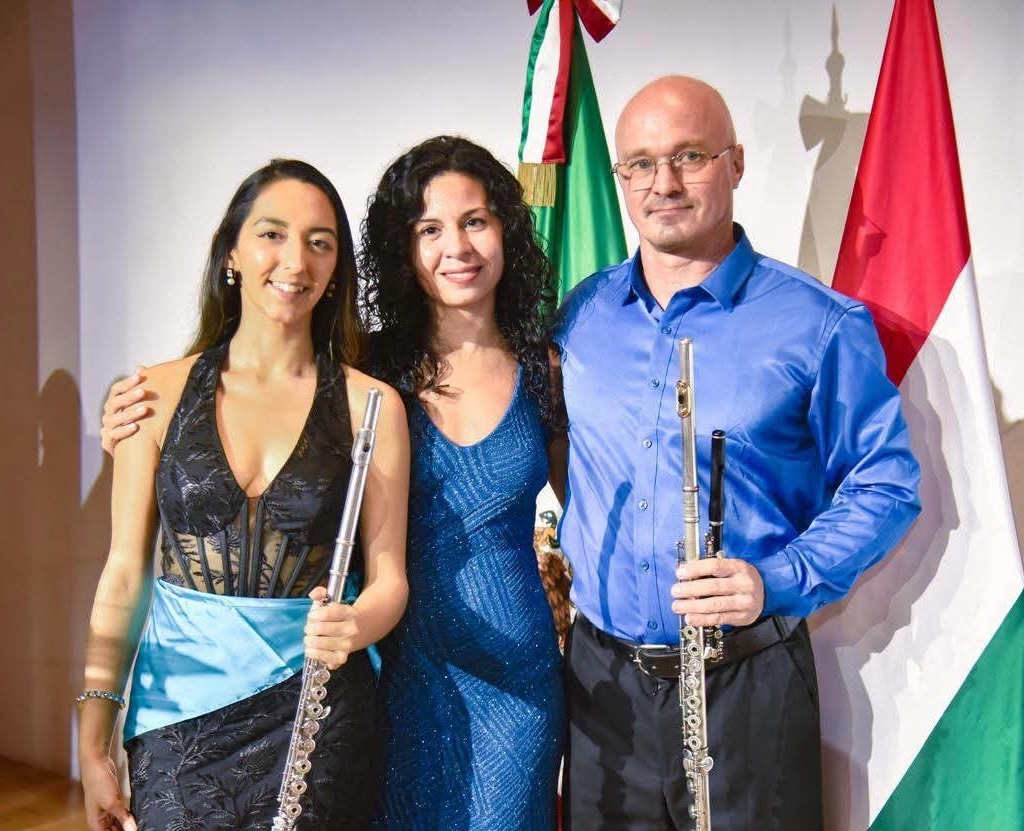  El grupo "Fúvola Trio" de  piano y flauta inaugura la reapertura del Teatro Ingenio*.   