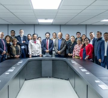 IMSS propone a trabajadores un aumento salarial del 8%