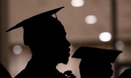 Trump propone cobrar $70,000 a estudiantes internacionales para que puedan trabajar en Estados Unidos