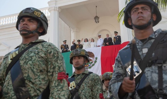 Disfrutan vistoso Desfile Cívico-Militar en conmemoración del 216 aniversario del inicio de la Independencia de México en Culiacán.