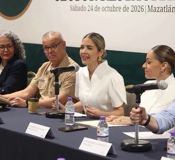 Estrella Palacios y la Gobernadora Graciela Domínguez dialogan con sectores empresariales de Mazatlán.
