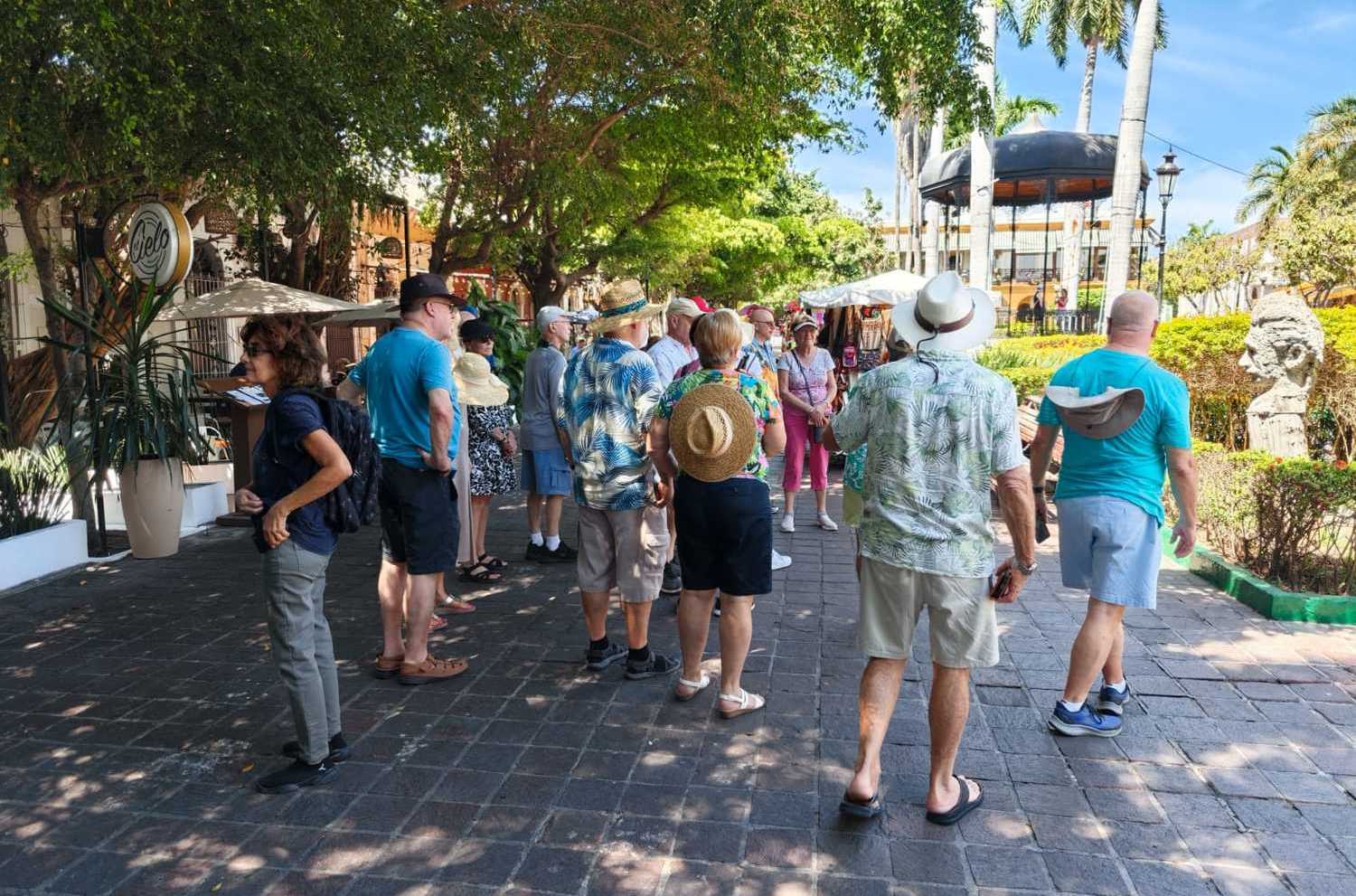       Mazatlán le da la bienvenida a más de 6,700 cruceristas