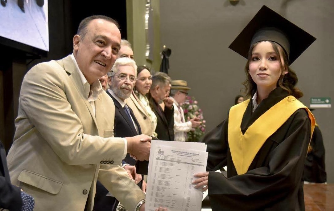 Ahome celebra a nuevas maestras y maestros egresados de la UPES.