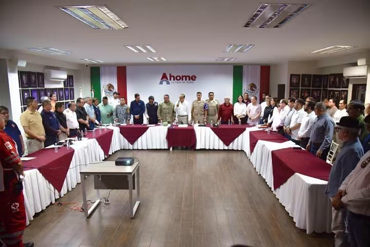 El Consejo Municipal de Protección Civil se declara en sesión permanente ante huracán Polo.      