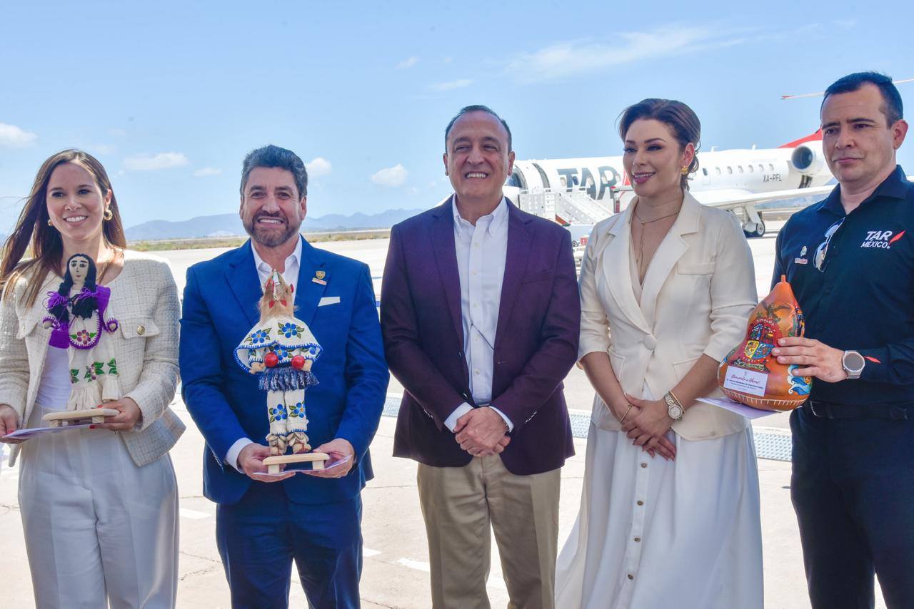  Autoridades de Ahome y Empresarios celebran la apertura de nuevas conexiones aéreas que fortalecen al turismo en el municipio de Ahome.  