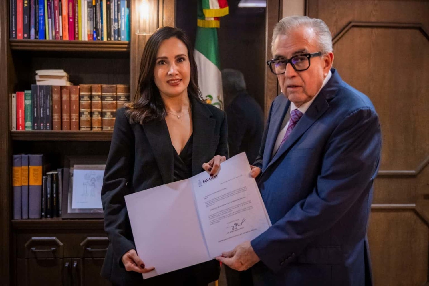     Gobernador Rocha toma protesta a Sandra Angulo Cázarez como secretaria de Transparencia y Rendición de Cuentas                              