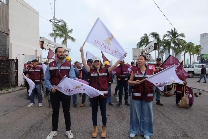 La Alcaldesa Estrella Palacios pone en marcha Mazatlán al 100 para mejorar calles e iluminación de la ciudad.   