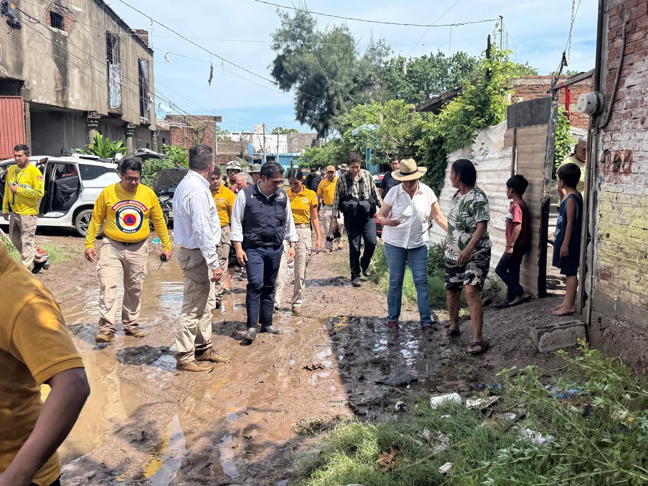         Instruye Gobernadora Yeraldine Bonilla, atender a afectados por lluvias en Mazatlán