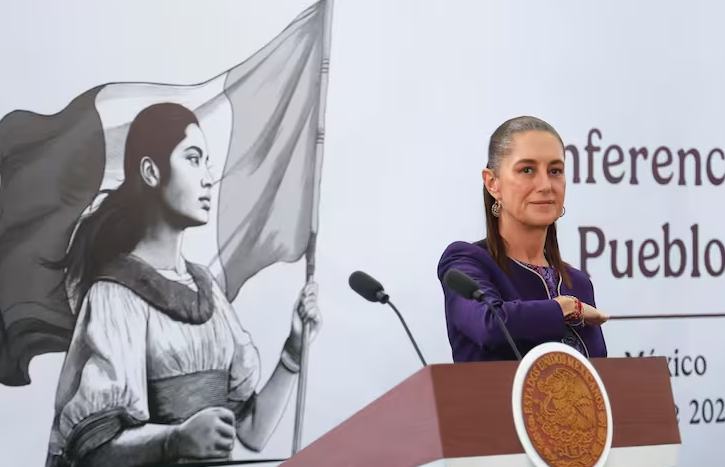         Sheinbaum inaugura ciclo escolar y anticipa que no habrá celulares en las aulas   